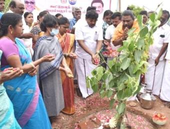 பெரம்பலூர் எம்.எல்.ஏ தொகுதி மேம்பாட்டு நிதி; எசனை புதிய ரேசன் கடைக்கு, ரூ. 10 லட்சம் மதிப்பில் பூமி பூஜை!
