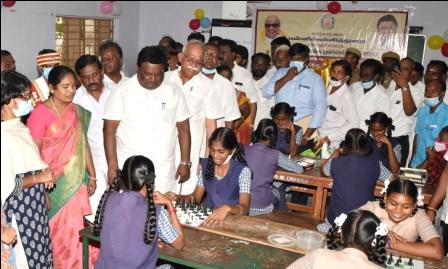 லப்பைக்குடிக்காடு அரசு பெண்கள் மேல்நிலைப்பள்ளியில் செஸ் போட்டியை தொடங்கி வைத்தார்; போக்குவரத்துத் துறைஅமைச்சர் சிவசங்கர்!