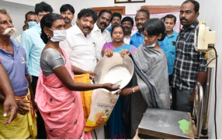 பெரம்பலூர் அருகே பகுதி நேர ரேசன் கடையை, எம்.எல்.ஏ. பிரபாகரன் முன்னிலையில் கலெக்டர் வெங்கடபிரியா தொடங்கி வைத்தார்!