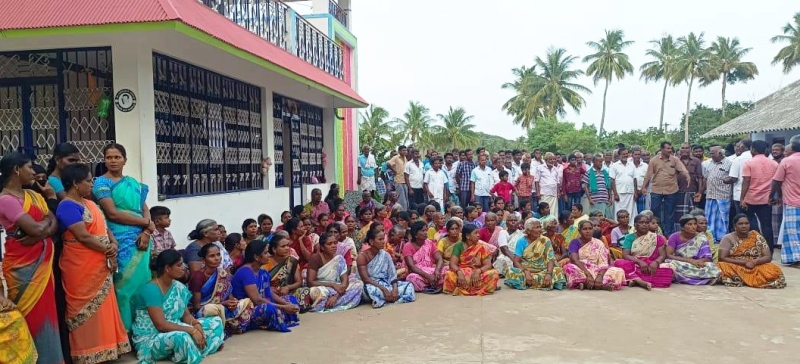 அடிப்படை வசதிகளுக்கு முட்டுக்கட்டை போட்ட திமுக பேரூராட்சி துணைத் தலைவரின் வீட்டை, தலைவர், கவுன்சிலருடன் முற்றுகையிட்ட பொதுமக்கள்!