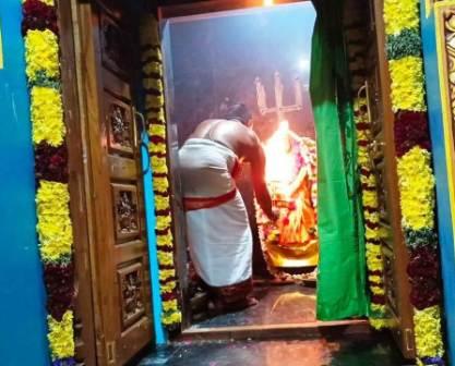 பூலாம்பாடி தர்மராஜா-திரவுபதி அம்மன் கோவிலின், முதல்நாள் மண்டல பூஜை தொழிலதிபர் டத்தோ. பிரகதீஷ்குமார் தலைமையில் நடந்தது!