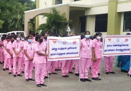பெரம்பலூர் எம்.எல்.ஏ காலதாமத்தால், அரசு விழாவிற்கு வந்த மாணவிகள் 3 மணி நேரம் கால் வலிக்க சாரல் மழையில் காத்திருப்பு!