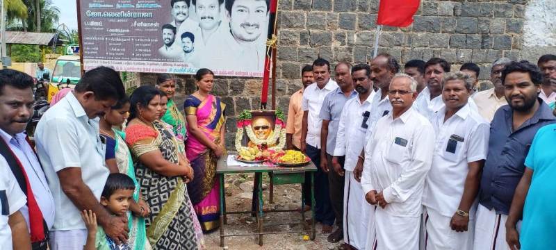கலைஞர் கருணாநிதி நினைவு நாள்: பூலாம்பாடி திமுக-வினர் மலர்தூவி நினைவஞ்சலி!