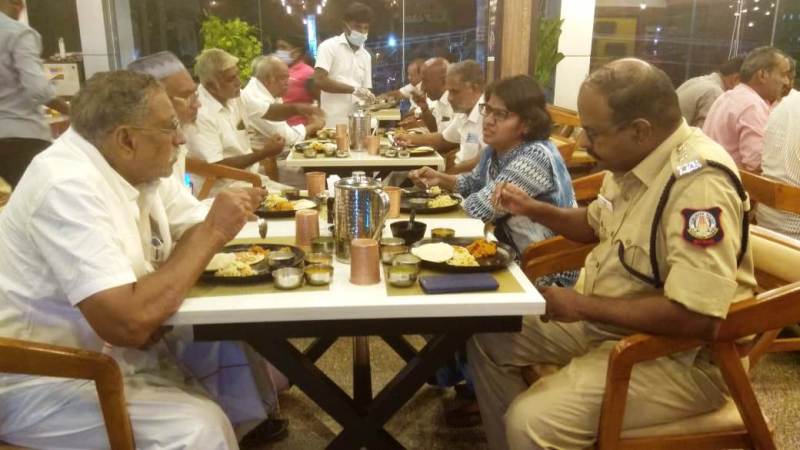 இந்து – முஸ்லீம் ஒற்றுமை நல்லிணக்கத்திற்கு, முன்மாதிரியாக மாற ஒத்துழைத்த சமுதாய தலைவர்களுக்கு பாராட்டி பார்ட்டி வைத்த பெரம்பலூர் போலீஸ் எஸ்.பி!