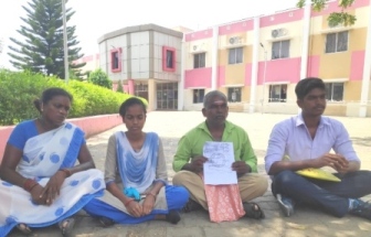 ஊராட்சி தலைவர் கணவருடன் தகராறில் விசாரணையின்றி பணிமாற்றம் செய்ததற்கு எதிர்ப்பு தெரிவித்து மின்ஊழியர் குடும்பத்துடன் தர்ணா!