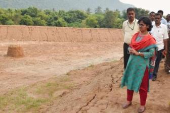 அம்ரித் சரோவர் திட்டத்தில் புதிதாக உருவாக்கப்படும் குளங்களை பார்வையிட்ட பெரம்பலூர் கலெக்டர்!