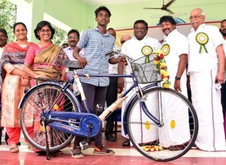 5,423 மாணவர்களுக்கு ரூ.2.75 கோடியில் விலையில்லா மிதிவண்டிகள் வழங்கும் திட்டம்: அமைச்சர் சிவசங்கர் பெரம்பலூரில் தொடங்கி வைத்தார்.