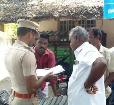 பெரம்பலூர் வங்கியில் நிறுத்தப்பட்ட 2 பைக்குகளில் இருந்து சுமார் ரூ.4 லட்சம் கொள்ளை!