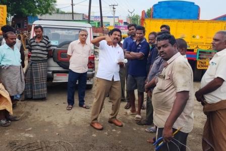 வாகனங்களை, சாலைகளில் போக்குவரத்து இடையூறாக, முறையில்லாமல் நிறுத்தும் டிரைவர்கள், பணிமனைகளுக்கு அபராதம்- பறிமுதல் நடவடிக்கை; பெரம்பலூர் ஆர்.டி.ஓ எச்சரிக்கை!