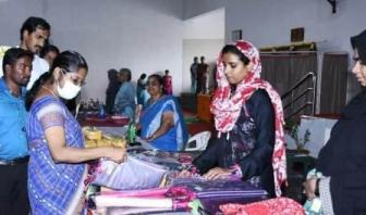 பெரம்பலூர் தனியார் கல்லூரியில், மகளிர் சுய உதவி குழுக்களின் உற்பத்தி பொருட்கள் விற்பனை கண்காட்சி!