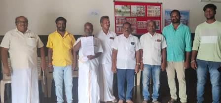 பெரம்பலூர் எம்.பி பாரிவேந்தர் குறித்து, தவறான தகவலை பரப்பிய நபர், யூடியூப் சேனல் மீது நடவடிக்கை எடுக்க கோரி, எஸ்.பி-யிடம் பார்க்ககுல சங்கத்தினர் மனு!