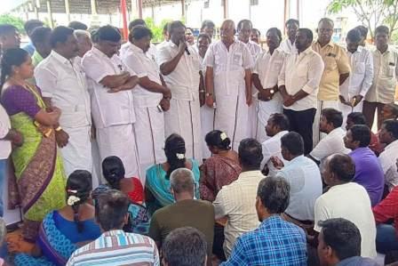 டோல்கேட் தொழிலாளர்கள் பணி வழங்க கோரும் போராட்டத்திற்கு, ஆளும் கட்சி அமைச்சர், எம்.எல்.ஏ ஆதரவு!