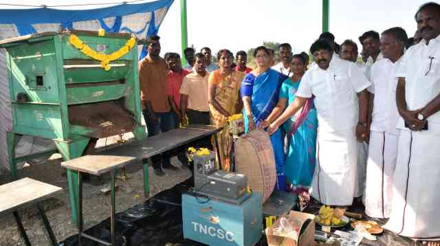 பெரம்பலூர் மாவட்டம், அரும்பாவூரில் புதிய நேரடி நெல் கொள்முதல் நிலையம் கலெக்டர் திறந்து வைத்தார்!