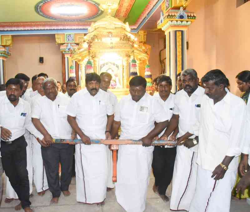 தமிழ்நாடு முதலமைச்சர் மு.க. ஸ்டாலின் பிறந்த நாளை முன்னிட்டு, பெரம்பலூர் திமுகவினர் தங்க தேர் இழுத்து, அன்னதானம்!