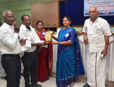 பெரம்பலூர் லட்சுமி மருத்துவமனைக்கு விருது; கலெக்டர் வழங்கினார்!