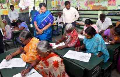 எழுத்தறிவு மதிப்பீட்டு தேர்வு: பெரம்பலூர் கலெக்டர் ஆய்வு!