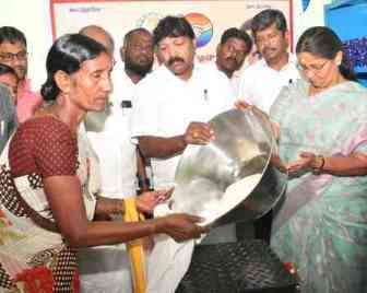 பெரம்பலூர் அருகே பகுதி நேர ரேசன் கடை : கலெக்டர் தொடங்கி வைத்தார்