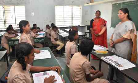 போதிய வகுப்பறைகள், ஆய்வகங்கள் இல்லாத அரசு பள்ளிகள் குறித்த தகவல்களை கணக்கெடுத்து உரிய நடவடிக்கை எடுக்க பெரம்பலூர் கலெக்டர் உத்தரவு!