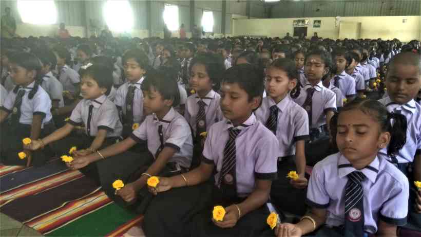 பெரம்பலூர் – சிறுவாச்சூர் ஆல்மைட்டி வித்யாலயா பப்ளிக் பள்ளி மாணவர்கள் உலக சாதனை முயற்சி; 21 நிமிடங்கள் ஆழ்நிலை தியானம்!