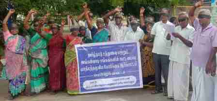 ஓய்வூதியத்தை உயர்த்தி வழங்க கோரி, சத்துணவு, அங்கன்வாடி பணியாளர் ஓய்வூதியர் சங்கத்தினர் கருப்பு துணி கட்டி ஆர்ப்பாட்டம்!