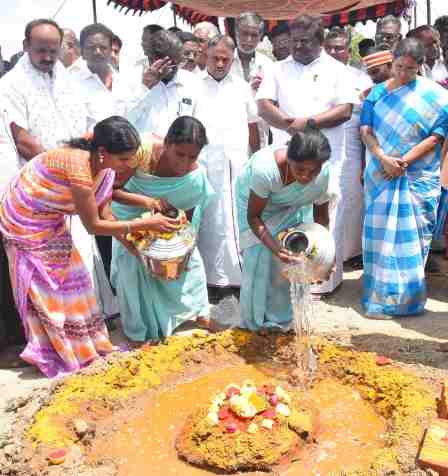 பீல்வாடி – ஆற்காடு வரை ரூ.2.89 கோடி மதிப்பில் புதிய சாலை அமைக்கும் பணி : அமைச்சர் சிவசங்கர் தொடங்கி வைத்தார்!