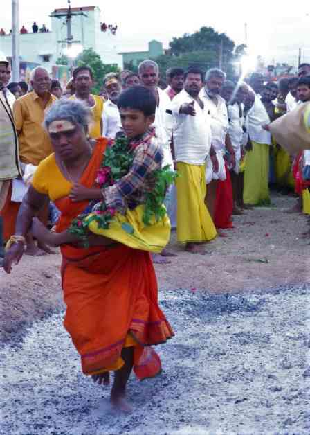 பெரம்பலூர்: பூலாம்பாடி திரவுபதி அம்மன் ஆலய தீமிதி திருவிழா நாளை நடக்கிறது; தொழிலதிபர் டத்தோ. பிரகதீஸ்குமார் உள்பட ஆயிரக்கணக்கானோர் கலந்து கொள்கின்றனர்.