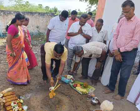 பெரம்பலூர் அகில இந்திய கட்டுனர் சங்கம் சார்பில், அரசு பள்ளிக்கு இலவச கழிப்பறைக்கான பூமி பூஜை!
