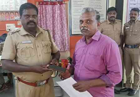 பெரம்பலூர் அருகே காணாமல் போன செல்போனை கண்டுபிடித்து கொடுத்த போலீசார்!
