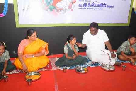 தமிழக முதலமைச்சரின் காலை உணவுத் திட்டம்: லப்பைகுடிக்காட்டில் அமைச்சர் சிவசங்கர் தொடங்கி வைத்தார்!