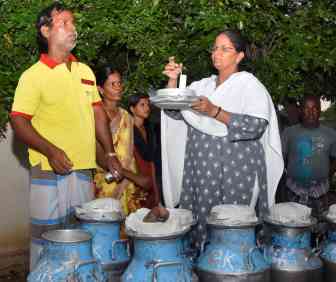 பெரம்பலூர் அருகே பால் உற்பத்தியாளர்கள் கூட்டுறவு சங்கத்தில், கலெக்டர் கற்பகம் ஆய்வு!
