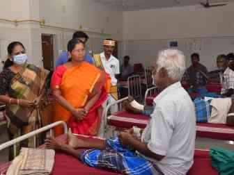 மருத்துவமனைக்கு தாமதமாக வரும் மீது மருத்துவர்கள் மீது நடவடிக்கை எடுக்க பெரம்பலூர் கலெக்டர் உத்தரவு!
