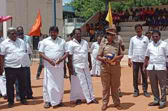பெரம்பலூரில் வாலிபால் போட்டி; போலீஸ் எஸ்.பி தொடங்கி வைத்தார்!