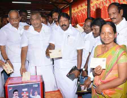 பெரம்பலூரில், நீட் தேர்வு விலக்கு வேண்டி கையெழுத்து இயக்கம்: திமுக இளைஞர், மாணவர், மருத்துவர் அணிகள் சார்பில் தொடக்கம்!