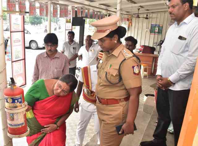 பட்டாசு உற்பத்தியாளர்கள், விற்பனையாளர்கள், உரிய பாதுகாப்புடன் செயல்பட வேண்டும்; பெரம்பலூர் கலெக்டர் அறிவுரை!