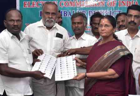 பெரம்பலூர் மாவட்ட வரைவு வாக்காளர் பட்டியல்; அரசியல் கட்சியினர் முன்னிலையில் கலெக்டர் வெளியிட்டார்!