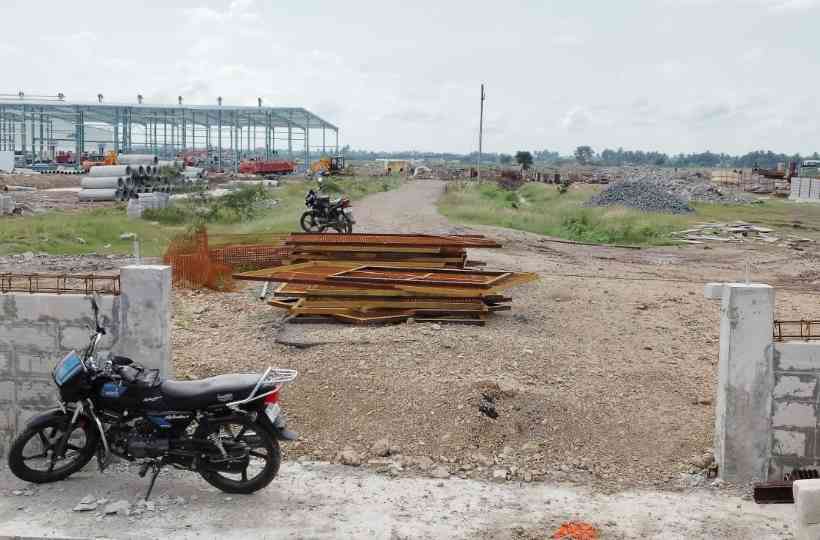 பெரம்பலூர்: தார்சாலையை ஆக்கிரமித்த கோத்தாரி ஷீ கம்பனி; தடுத்து நிறுத்த கோரிக்கை!