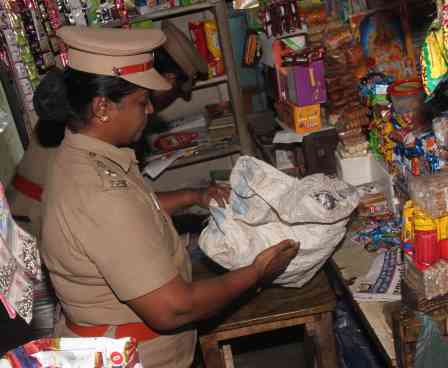 பெரம்பலூரில் குட்கா விற்பனை செய்த 2 கடைகளுக்கு சீல்: அதிகாரிகள் நடவடிக்கை!