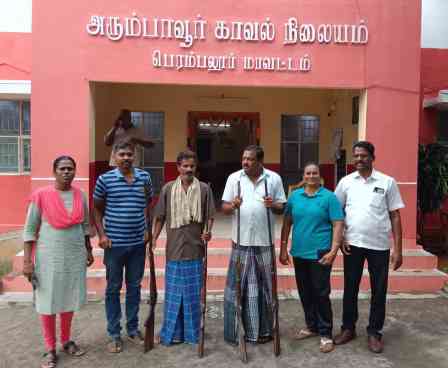பெரம்பலூர் அருகே 4 துப்பாக்கிகள் பறிமுதல்! 2 பேர் கைது!