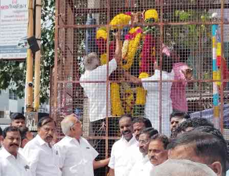 அம்பேத்கர் நினைவு நாள்: பெரம்பலூர் மாவட்ட திமுக சார்பில் மாலை அணிவித்து மரியாதை!