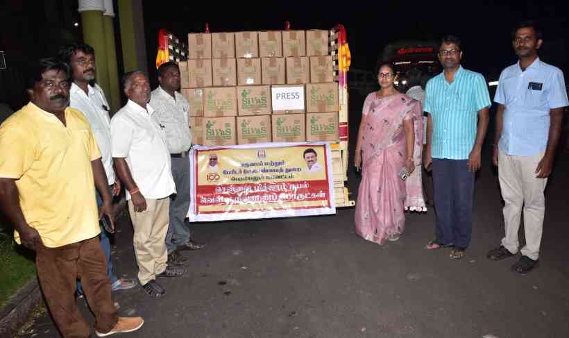 சென்னையில் புயலால் பாதிக்கப்பட்ட மக்களுக்கு குடிநீர் வாங்கி அனுப்பிய பெரம்பலூர் செய்தியாளர்கள்!