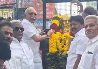 தந்தை பெரியார் நினைவு தினம்; பெரம்பலூரில் தலைவர்கள் மாலை அணிவித்து மரியாதை!