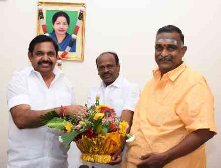பெரம்பலூர் மாவட்ட திமுக பிரமுகர் அதிமுகவில், பொதுச்செயலாளர் எடப்பாடி கே.பழனிச்சாமி முன்னிலையில் இணைந்தார்!