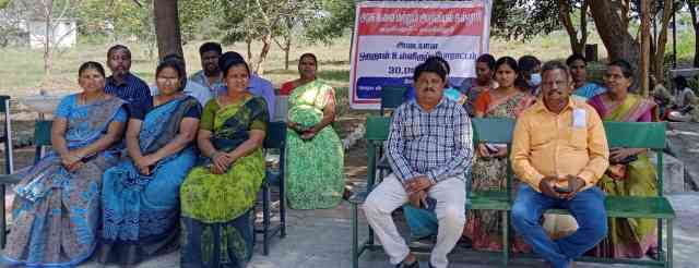  கவுர விரிவுரையாளர்கள், அலுவலக பணியாளர்களுக்கு ஊதியம் வழங்காததை கண்டித்து பெரம்பலூரில் உள்ளிருப்பு போராட்டம்!