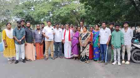 ஆளுங்கட்சி பிரமுகர் தொழிற்சாலை வெளியிடும் நச்சு வாயுவால் மக்கள் அவதிப்படுவதாக கூட்டணி கட்சியினர் பெரம்பலூர் கலெக்டரிடம் மனு!