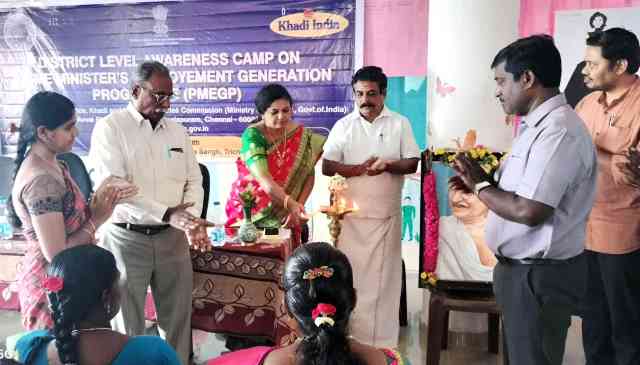 பெரம்பலூரில், கே.வி.ஐ.சி சார்பில் வேலைவாய்ப்பு விழிப்புணர்வு பயிற்சி முகாம்! ரூ. 5.76 கோடிக்கு வங்கி கடன் அனுமதி!