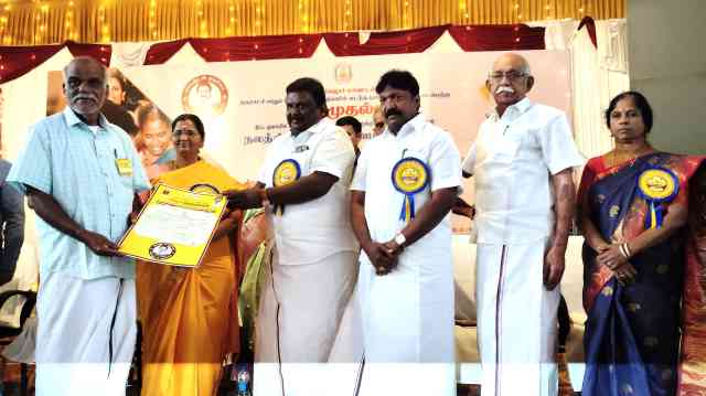 மக்களுடன் முதல்வர் திட்டம் : மனுக்களுக்கு தீர்வு: பெரம்பலூரில் ரூ.2.20 கோடி நலத்திட்ட உதவிகளை அமைச்சர் சிவசங்கர் வழங்கினார்!