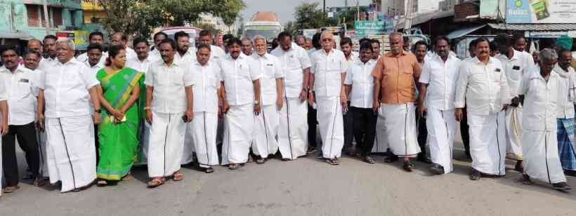 அண்ணா நினைவு நாள்: பெரம்பலூர் அருகே அமைதி ஊர்வலம், சிலைக்கு மாலை அணிவித்து மரியாதை!
