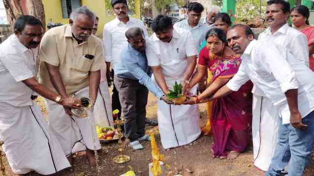பெரம்பலூர்: ரூ. 1.37 கோடியில் வாலிகண்டபுரம் சார்-பதிவாளர் அலுவலகம் கட்டும் பணி; எம்.எல்.ஏ பிரபாகரன் தொடங்கி வைத்தார்!