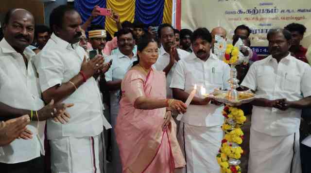 பெரம்பலூர் அருகே ரூ. 4.19 கோடி மதிப்பில் அரசு கல்லூரி மாணவர்கள் விடுதி; கலெக்டர், எம்.எல்.ஏ குத்து விளக்கு ஏற்றி தொடங்கி வைத்தனர்.