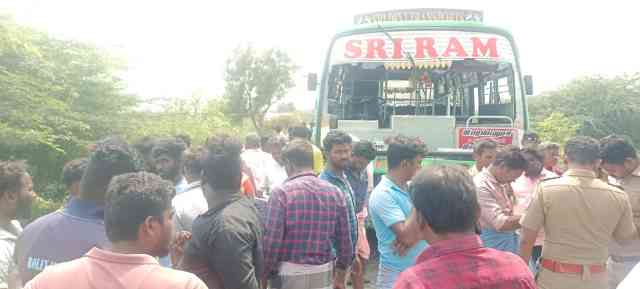 பெரம்பலூர் அருகே பஸ் – மொபட் மோதல்; விபத்தில் இருவர் பலி; பஸ்சை அடித்து நொறுக்கிய உறவினர்கள்!